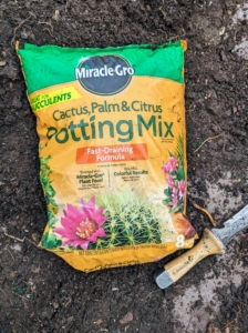 This potting soil contains a fast-draining formula that's great for palms, citrus and succulents both indoors and out.