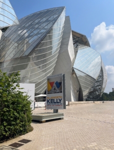 Whenever I travel, I try my best to fit in visits to museums, gardens, and other interesting venues. On this day, our group went to the Louis Vuitton Foundation to view Ellsworth Kelly: Shapes and Colors and Matisse: The Red Studio. We also admired the amazing glass architecture of Frank Gehry.