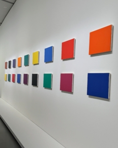 Ellsworth's work focused on hard-edge painting, color field painting, and minimalism.