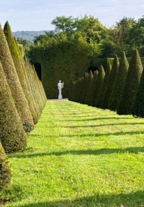 The Palace of Versailles has 48 permanent gardeners who maintain its manicured spaces. The gardens include 350,000 trees and 30 miles of walkways. In addition to general upkeep the gardeners also plant 800,000 flowers each year.