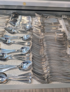 On the left, spoons that were newly polished - on the right, forks that are in queue for cleaning. Another tip: when storing silver, keep it away from high humidity and high heat.