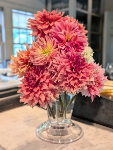 Here is the finished arrangement. I often display cut flowers on my servery counter, where I can enjoy them every day.