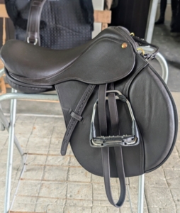 It's also manufactured with reinforced straps and a strong saddle tree for durability and proper rider positioning.