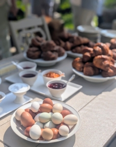 The food is brought out just as guests walked up to the terrace. I also hardboiled lots of farm fresh eggs earlier in the morning.