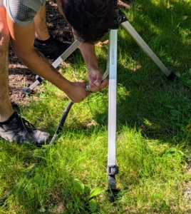 The hose connects easily to the Gilmour sprinkler directly under the sprinkler head so it is well-balanced and won’t tip over when in use.