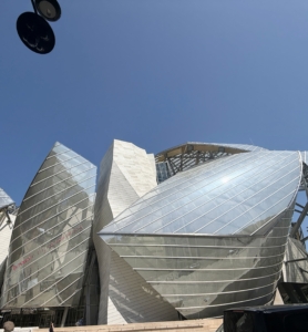 The two story Fondation Louis Vuitton structure has 11 galleries of different sizes. It also houses a 350 seat auditorium and a multi-level roof for events and art installations.