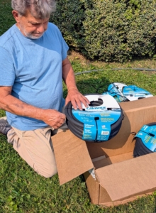 Fernando removes all the packaging and prepares the hoses to be distributed and placed. A map of their locations is also made so they can be turned on and off quickly and easily.