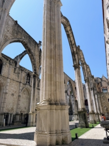 This is what is left of the Carmo Convent. The medieval building remained standing after the devastating earthquake of 1755 that destroyed most of the city. A lot of its architecture dates back to the 1300s, but other details such as Manueline windows were added later.
