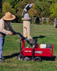 Chhiring goes over the designated beds with the Classen Pro HSC18 sod cutter. The sod cutter goes over the area smoothly and deeply. Everything must be done as precisely as possible for the maze.