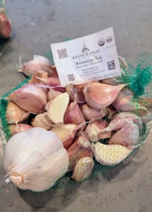 The Romanian Red Porcelain garlic is best for medicinal purposes because it is high in allicin. It is known to be very hot with a tanginess that tends to linger.