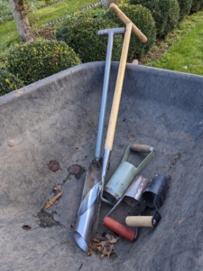 There are several different tools used for planting bulbs depending on the size of the bulb. Here we have traditional long handled bulb planters made with powder-coated steel. The six inch barrel is perfect for planting most bulbs and has a 37 inch long handle for planting ease. We also use the shorter bulb planters – each crew member has his favorite tool.