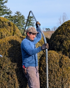 Here's Pasang on the pother side securing the end of the bow pipe section.