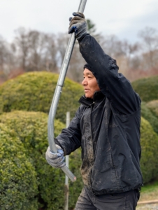 Phurba carries one of the bow sections to its designated location.