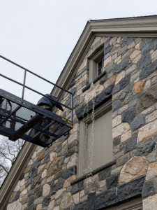 Pete is putting this star above my stable. I always hang a star on the side of the stable facing my Winter House, so I can see it from my bedroom window.