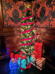 It was a delightful gathering for everyone. Happy Holidays!