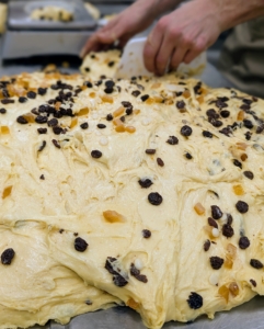 It contains homemade candied orange and fresh raisins. The orange adds a distinct yet subtle citrus flavor, while the raisins provide the perfect sweetness.