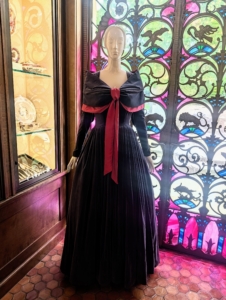 This dinner dress with matching stole lined in magenta was a favorite silhouette style for Lucie. She wore versions of this in the 1930s and 940s.