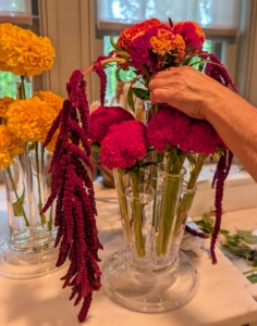 Enma also adds some trailing amaranths in a dark burgundy color to add a cascading effect.