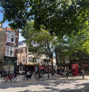 It was fun to wander through this iconic Richmond square that’s become so recognizable thanks to Ted Lasso.