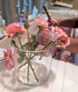 I instructed Enma to cut medium length stems for a shorter, more full arrangement in this glass cylinder.