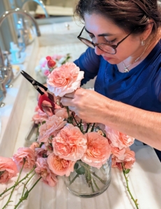 Enma removes any leaves from the stem that sit below the water line in the vase. This makes the arrangement look clean, but it also prevents leaves and flowers from rotting too quickly.