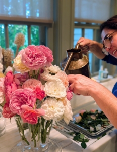Enma fills the vase with tepid to slightly cool water. Always leave a little room, so water doesn’t overflow. Vases need enough to keep stems submerged so they can draw water efficiently, without deteriorating.