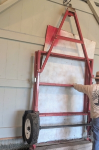 Any flat trailer pieces are put up against the wall and properly secured to save space.