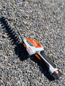 The STIHL HSA 26 Hedge Trimmer holds the charge well. The battery strength indicator on the side is easy to read, and can be checked frequently during the task at hand.