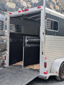 For this exercise, the doors are opened wide, so the horses can see well into the trailer.
