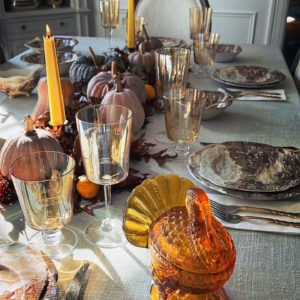 And here's a wonderfully set Thanksgiving table...
