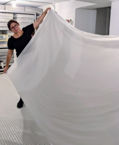 In my Winter House, bed linens are folded right out of the washing machine and before they are ironed to keep wrinkles at a minimum. If you also prefer to iron your bed sheets, take them out before they are completely dry, which makes wrinkles easier to remove.