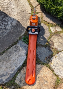 This hedge trimmer is powerful, yet light, making precise cuts with ease.