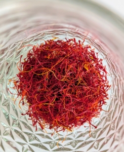 Fine quality saffron is is deep crimson with a vivid, almost glowing red tone that darkens to maroon at the tips. Do you cook with saffron? Learn more about this wonderful spice on Hannah's Instagram page @hannahcmilman.
