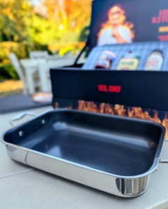There is also a roasting pan and rack.